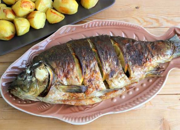 Как вкусно запечь карпа в духовке Как вкусно запечь карпа в духовке