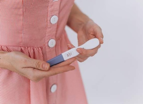 Показывает ли тест внематочную беременность до задержки и на ранних сроках Показывает ли тест внематочную беременность до задержки и на ранних сроках