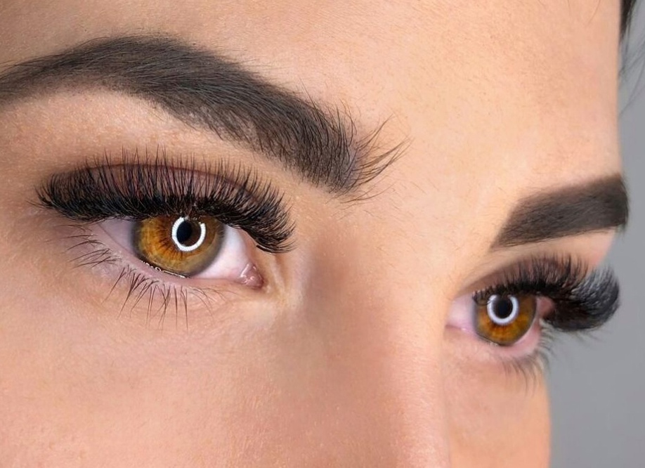 Сколько времени держатся наращенные ресницы