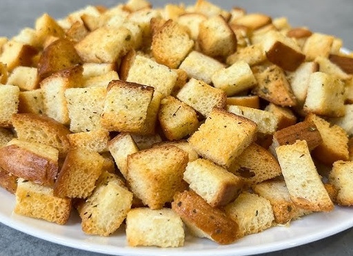 Как сделать домашние сухарики из хлеба и батона в духовке