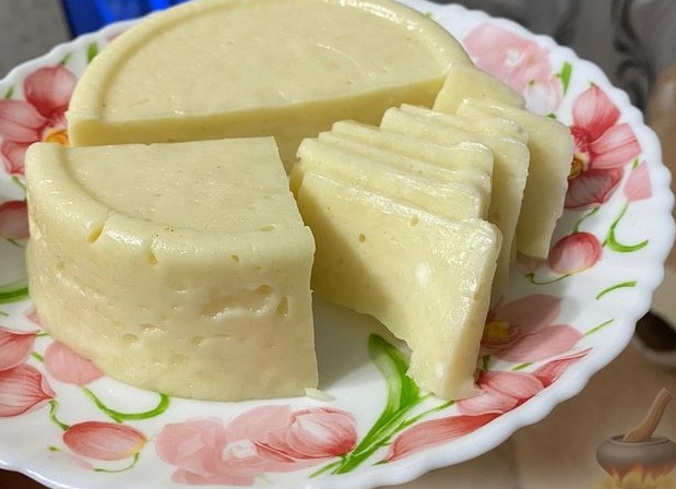 Как сварить вкусный сыр из творога в домашних условиях