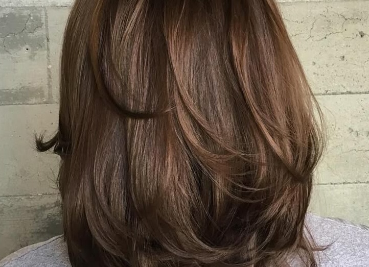 Стрижка лесенка на средние волосы: преимущества и особенности укладки