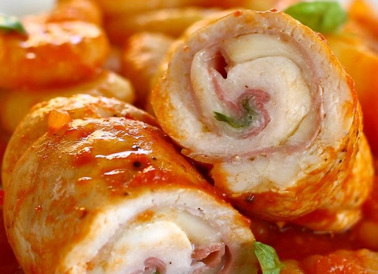 Как приготовить рулетики из куриных грудок с начинкой