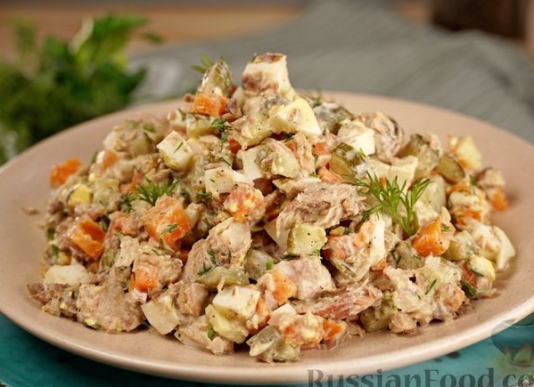 Рецепты вкусных салатов с рыбными консервами