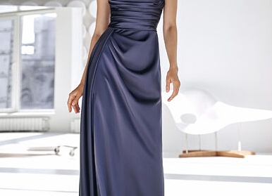 Какие бывают платья в пол с длинными рукавами, как и с чем их носить