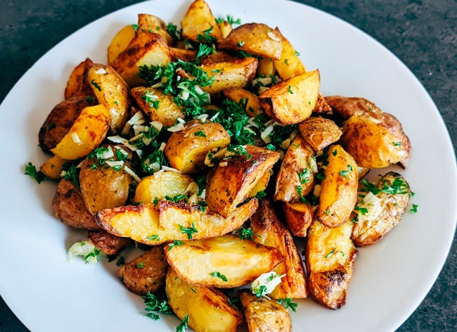 Как приготовить картофель по-деревенски в мультиварке