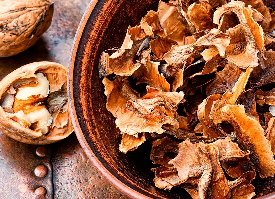 Лечебные свойства перегородок грецкого ореха и рецепты настоек Лечебные свойства перегородок грецкого ореха и рецепты настоек