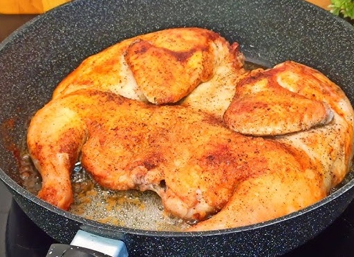 Как приготовить цыпленка табака на сковороде и в духовке