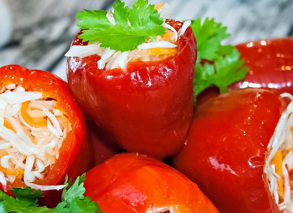 Как приготовить перец, фаршированный овощами и рисом