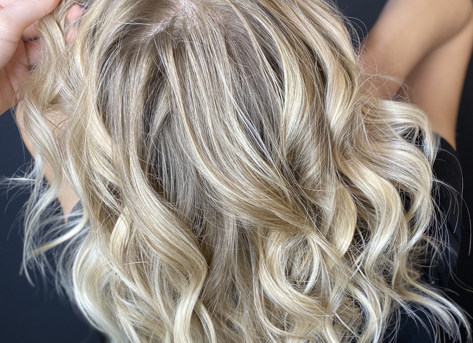 Мелирование на светлые волосы: возможные варианты окрашивания