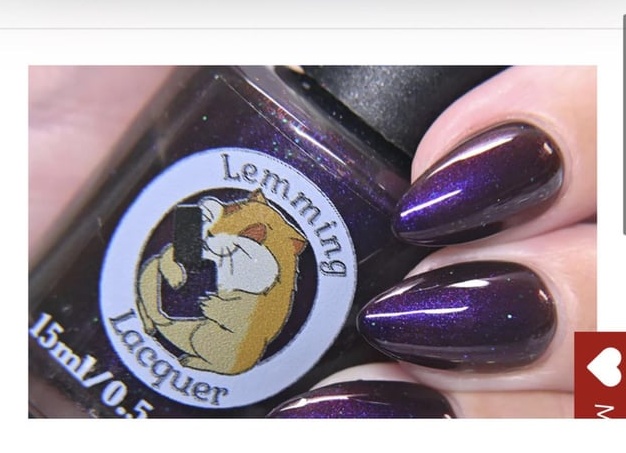 Маникюр с черным лаком как знак изысканности и тайны