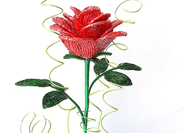 Как сделать розу из бисера: мастер-классы по плетению Как сделать розу из бисера: мастер-классы по плетению