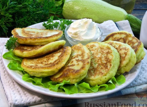 Как приготовить вкусные оладьи из кабачков с сыром и чесноком