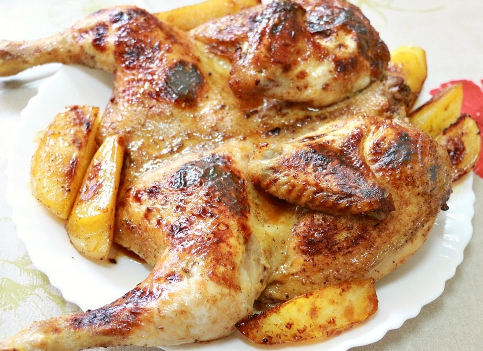Как вкусно запечь курицу целиком в духовке Как вкусно запечь курицу целиком в духовке