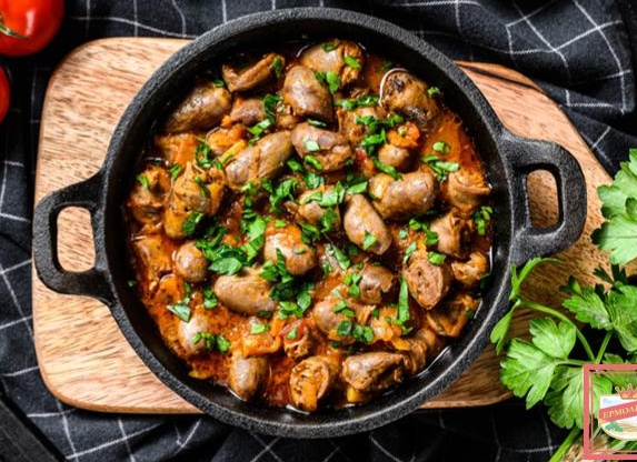 Как вкусно потушить куриные сердечки в сметане