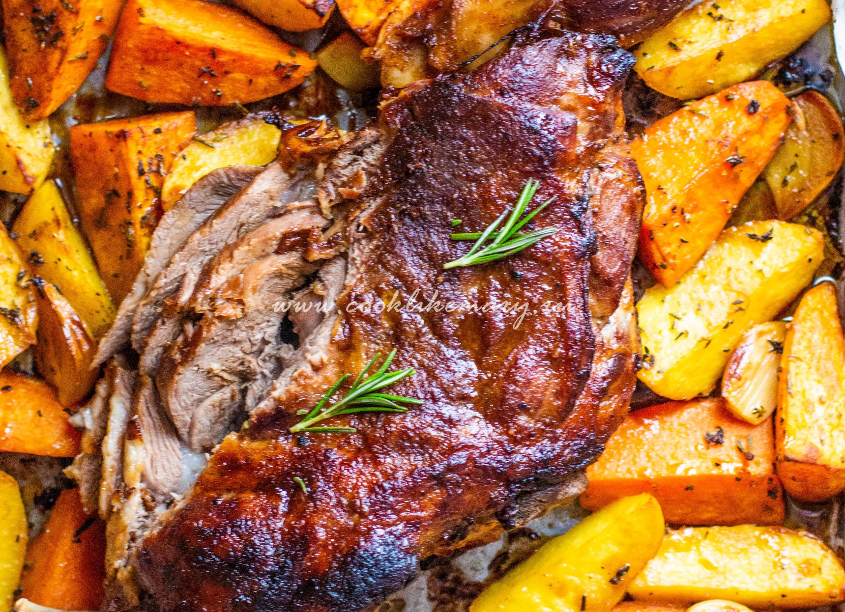 Как запечь баранью ногу в духовке по рецептам выдающихся кулинаров