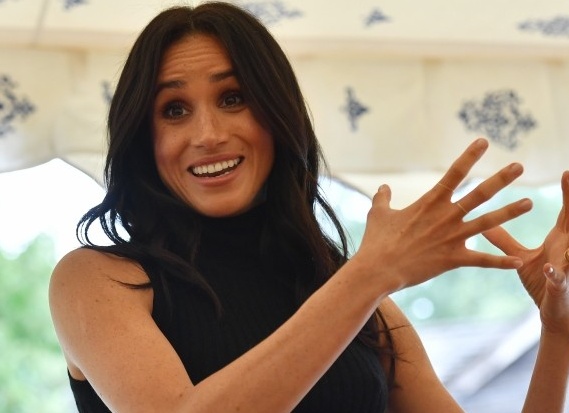 Беременная Меган Маркл продемонстрировала округлившийся живот