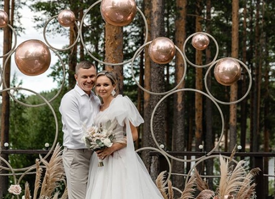 Десятая годовщина свадьбы: как отмечать и что дарить?