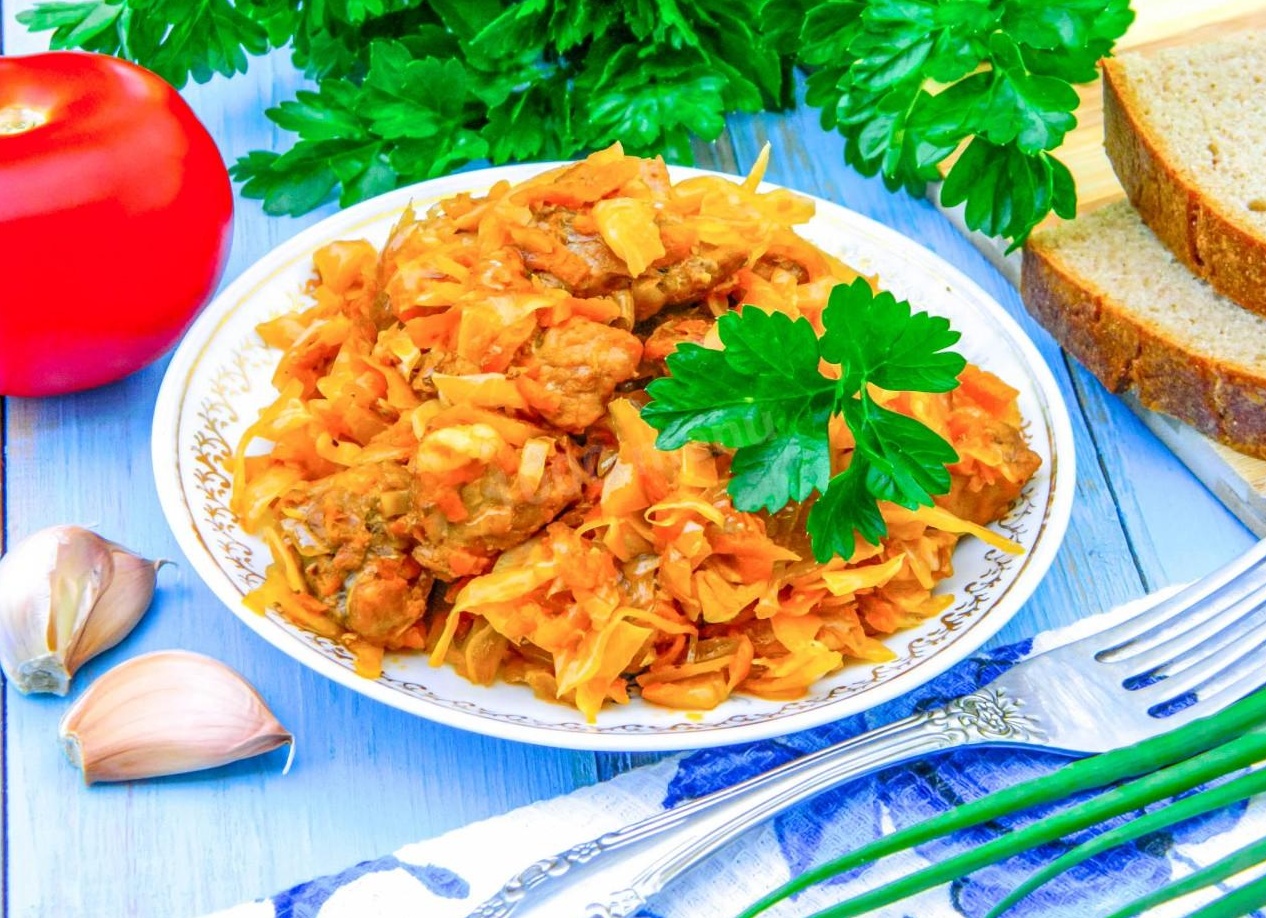 Как варить солянку из капусты с сосисками по классическому и другим рецептам