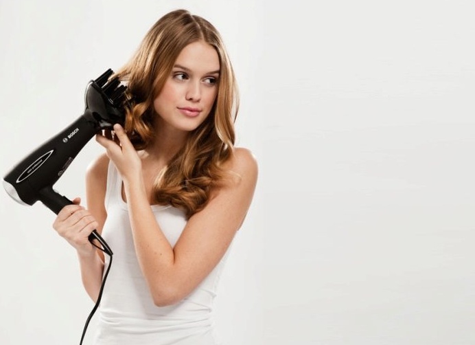 Как сделать волнистые волосы с помощью утюжка и других средств Как сделать волнистые волосы с помощью утюжка и других средств