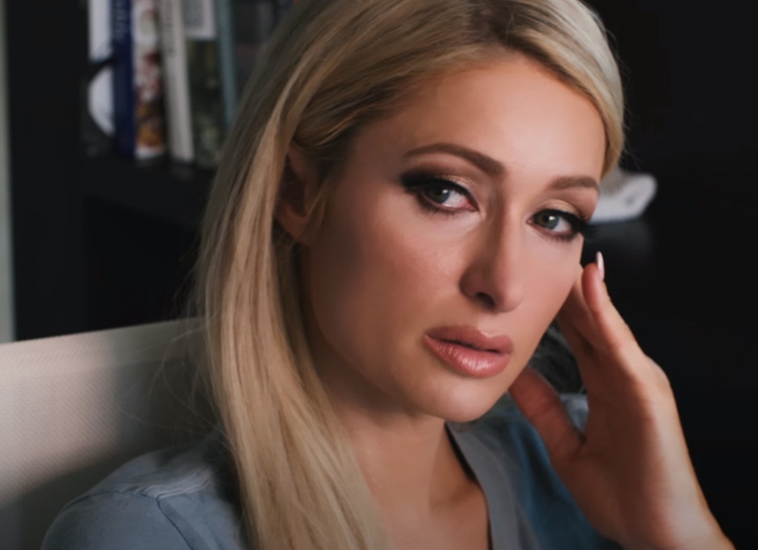 Пэрис Хилтон снова перенесла бракосочетание. Почему?