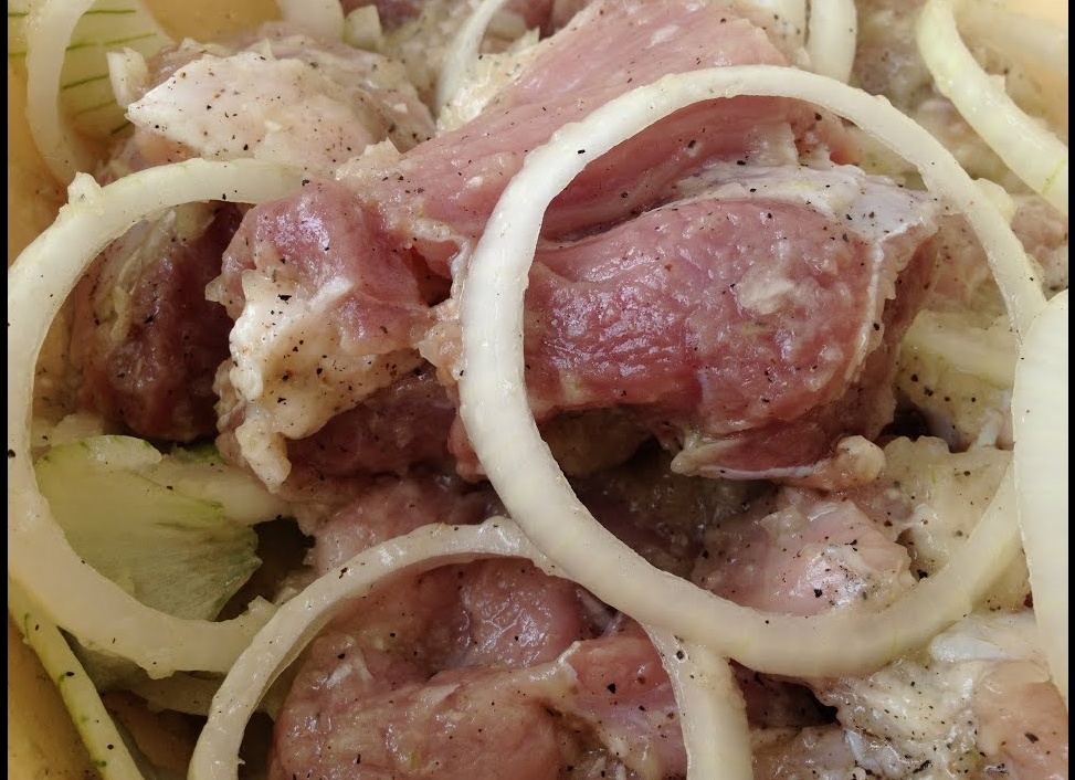 Как правильно мариновать мясо для шашлыка из свинины Как правильно мариновать мясо для шашлыка из свинины