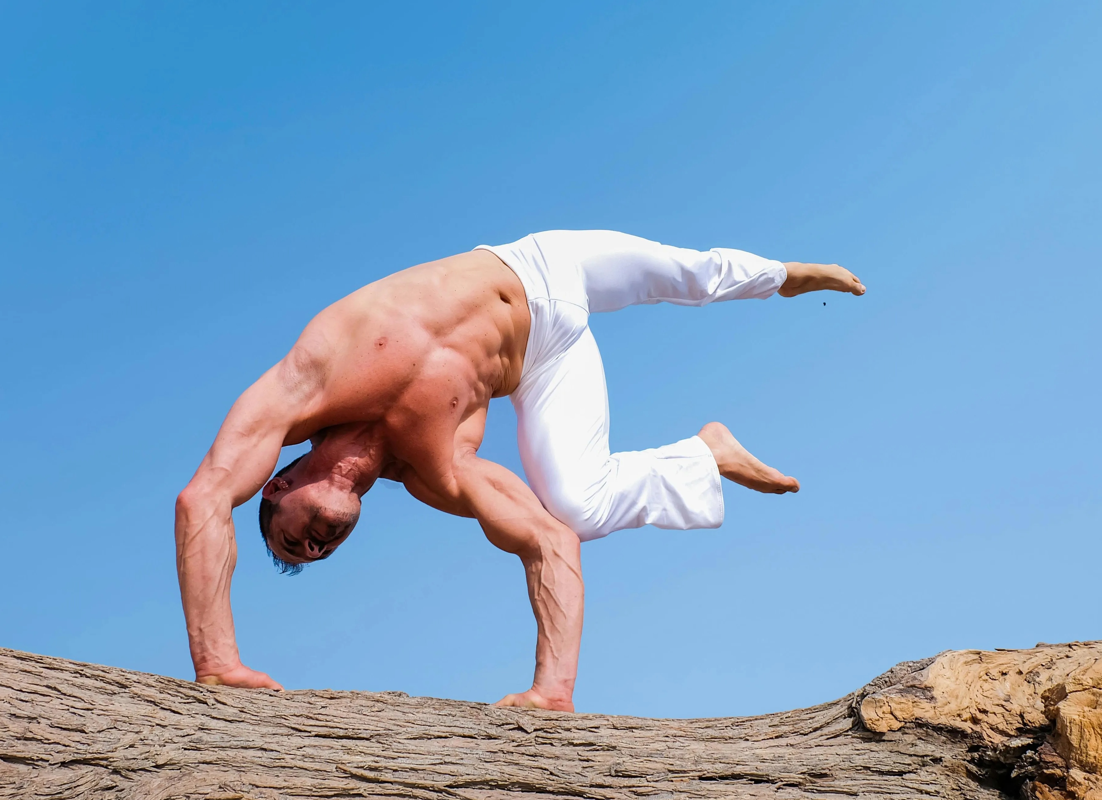 Подборка самых эффективных упражнений для увеличения груди