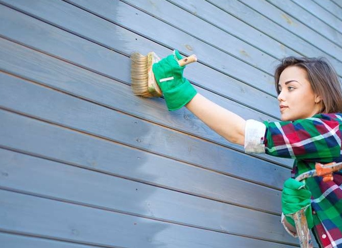 Самостоятельная отделка дома сайдингом и стоимость работ «под ключ»