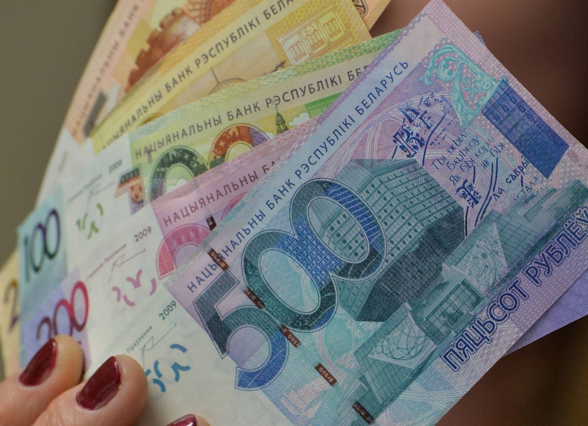 Какие выплаты положены работнику при увольнении по собственному желанию