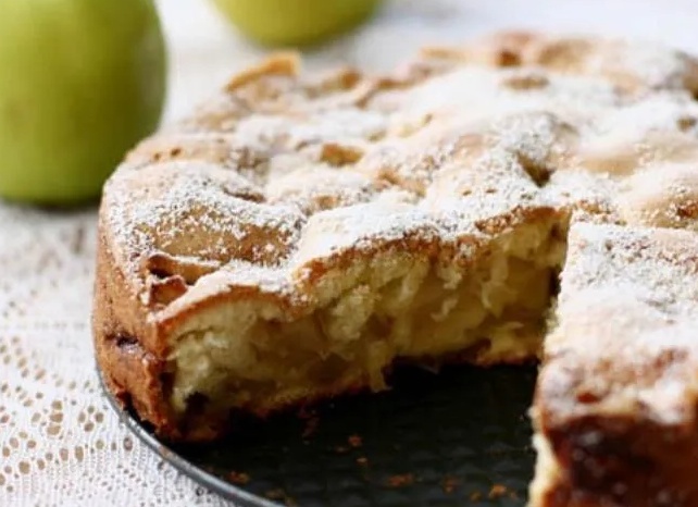 Как испечь классическую шарлотку с яблоками Как испечь классическую шарлотку с яблоками